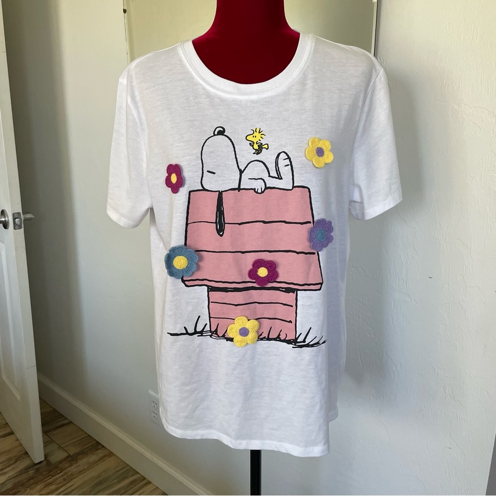 Peanuts White Tee with Pink Doghouse and Multicolor Flowers